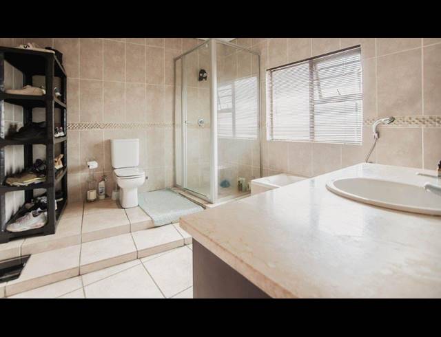 5 BEDROOM HOUSE FOR SALE IN DOWERGLEN EXT 4